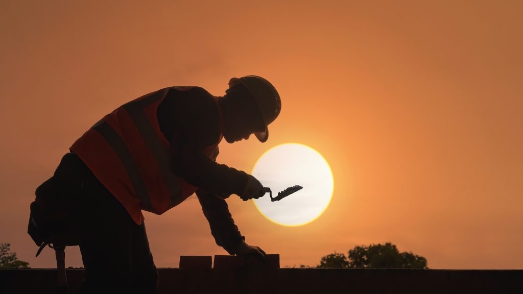 mistakes hiring construction contractor